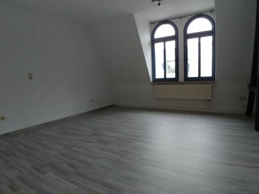 Wohnung zur Miete 310 € 2 Zimmer 62 m² 3. Geschoss frei ab sofort Greiz 07973