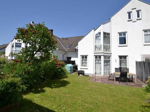 Doppelhaushälfte zum Kauf 299.000 € 6 Zimmer 152 m² 265 m² Grundstück Holzminden Holzminden 37603