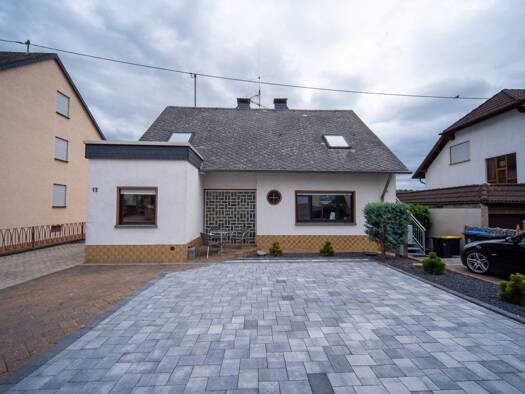 Wohnung zum Kauf 199.000 € 3 Zimmer 124 m² EG Schmalackerstraße 17 Kettig 56220