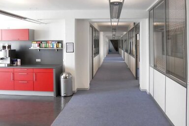 Büro-/Praxisfläche zur Miete 6 € 557 m² Bürofläche teilbar von 557 m² bis 557 m² Bettenhausen Kassel 34123