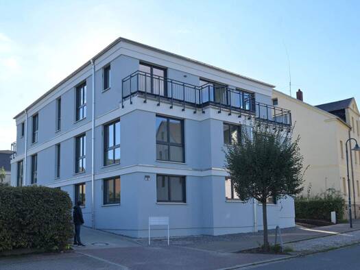 Wohnung zur Miete 805 € 3 Zimmer 94 m² Geschoss 2/2 frei ab 01.05.2026 Bahnhofstraße 25 Oelsnitz Oelsnitz/Erzgebirge 09376