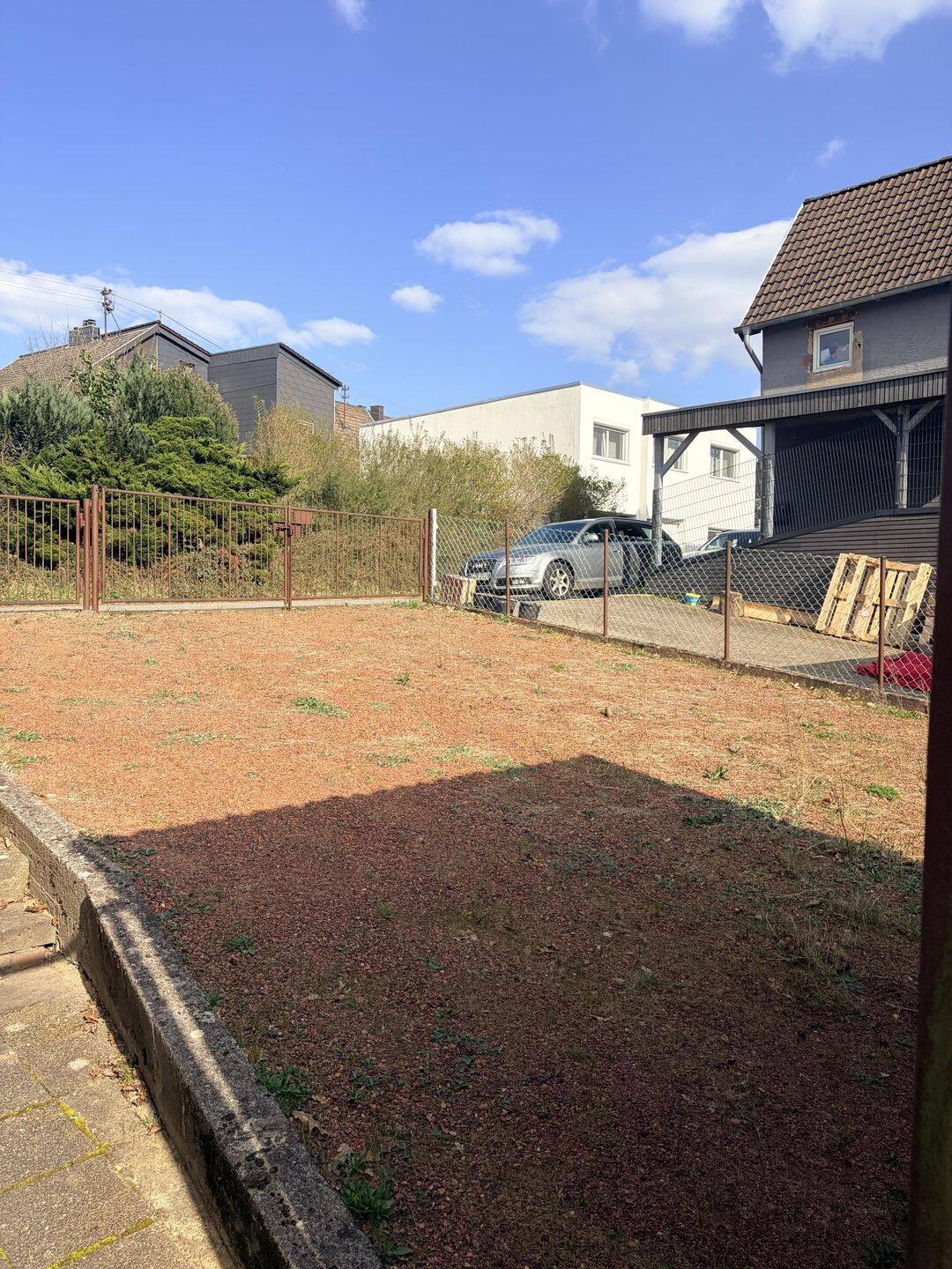 Immobilie in Friedrichsthal - Doppelhaushälfte mit schönem Garten und Garage in ruhiger Lage von Friedrichsthal - Bild 2