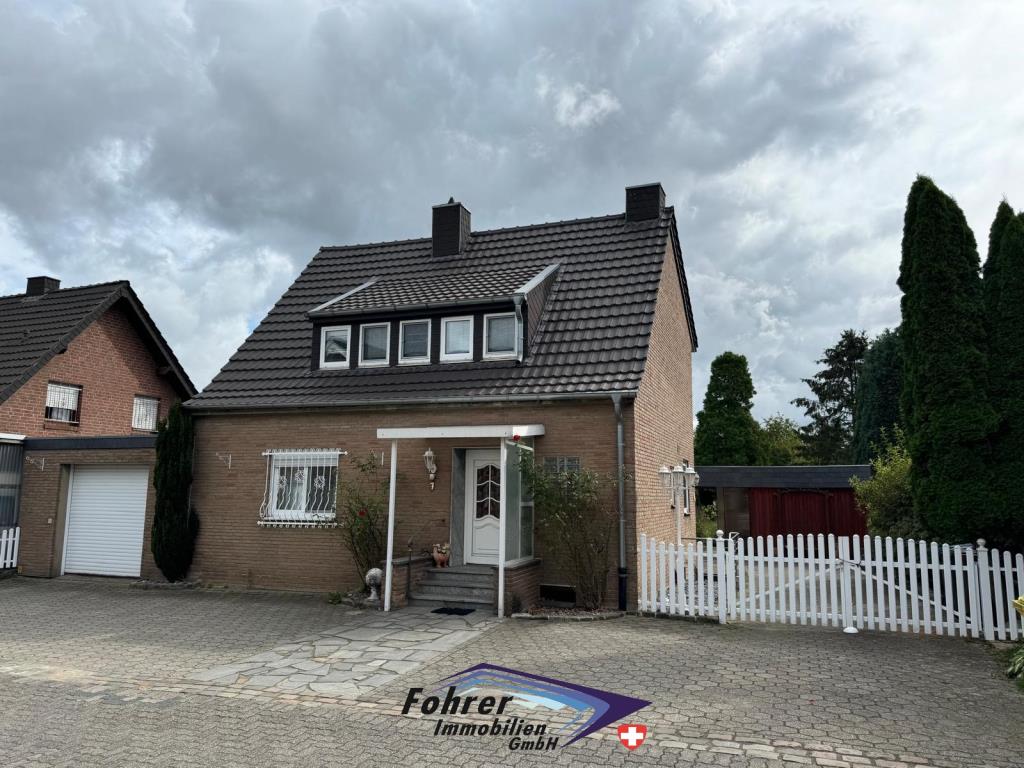 Einfamilienhaus zum Kauf 695.000 € 5 Zimmer 120 m²<br/>Wohnfläche 1.100 m²<br/>Grundstück Osterath Meerbusch 40670