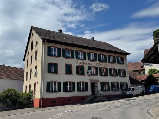 Haus zum Kauf 695.000 € 14 Zimmer 360 m² 1.215 m² Grundstück Erzingen Klettgau 79771