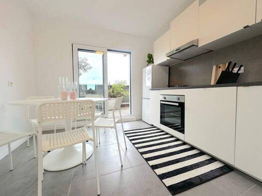 Penthouse zur Miete 500 € 8 Zimmer 62 m² 4. Geschoss frei ab 01.04.2026 Homburger Landstraße 691 Bonames Frankfurt am Main 60437