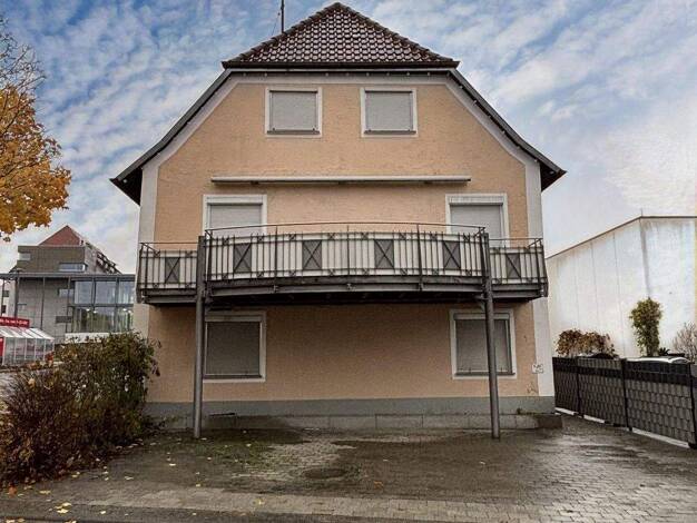 Doppelhaushälfte zum Kauf 149.000 € 9 Zimmer 210 m² 193 m² Grundstück frei ab sofort Altshausen 88361