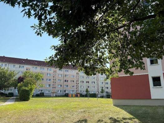 Wohnung zur Miete 285 € 2 Zimmer 48,9 m² frei ab sofort Thomas-Müntzer-Straße 15 Lichtentanne 08115
