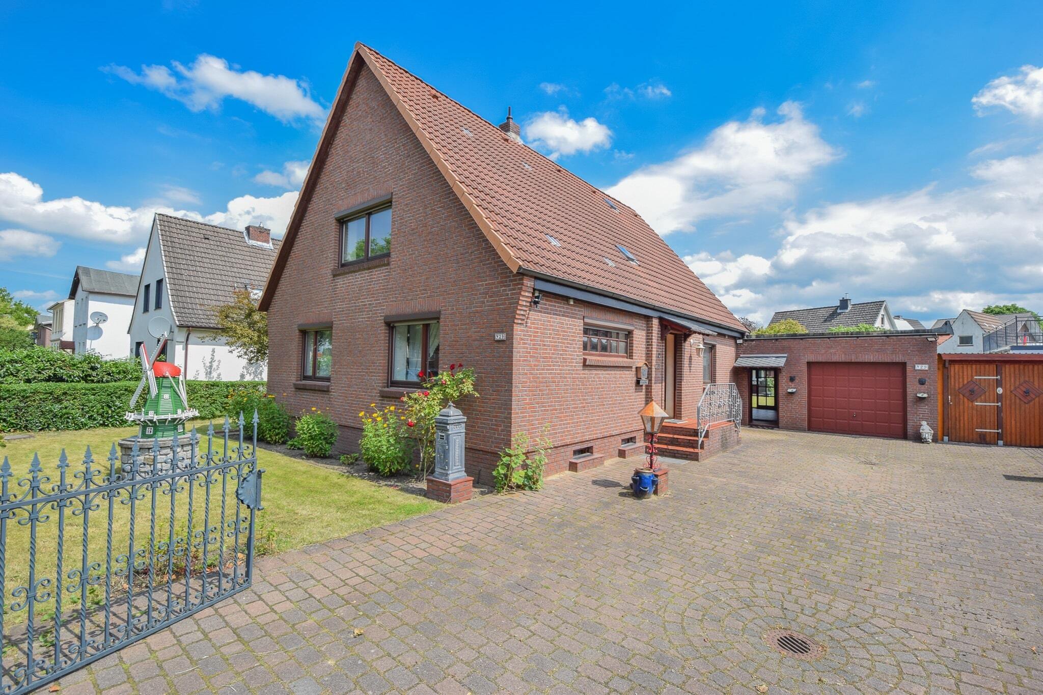 Mehrfamilienhaus zum Kauf 439.000 € 5 Zimmer 121 m²<br/>Wohnfläche 810 m²<br/>Grundstück Wahlbezirk 19 Elmshorn 25336