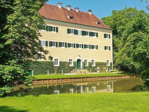 Schloss zum Kauf 2.900.000 € 30 Zimmer 1.250 m² 4.179 m² Grundstück Neuburg 86633