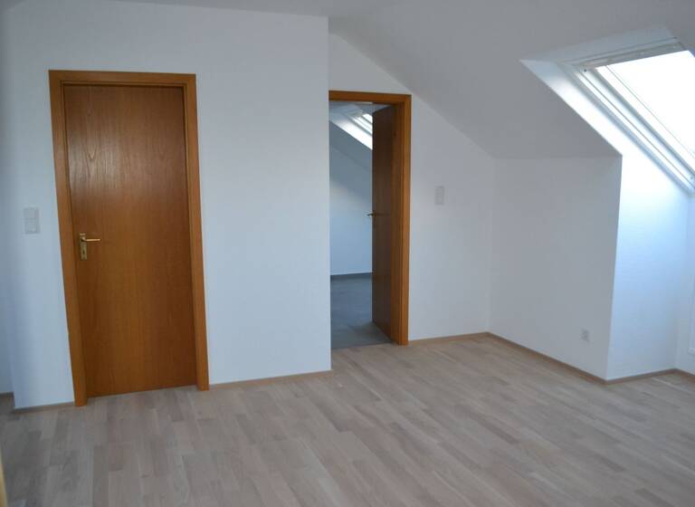 Wohnung zur Miete 515 € 2 Zimmer 44,8 m²<br/>Wohnfläche Dachgeschoss, 2.<br/>Geschoss ab sofort<br/>Verfügbarkeit Bauernfeldstr. Fischbach Nürnberg 90475
