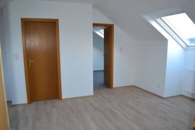 Wohnung zur Miete 515 € 2 Zimmer 44,8 m² Dachgeschoss, 2. Geschoss frei ab sofort Bauernfeldstr. Fischbach Nürnberg 90475