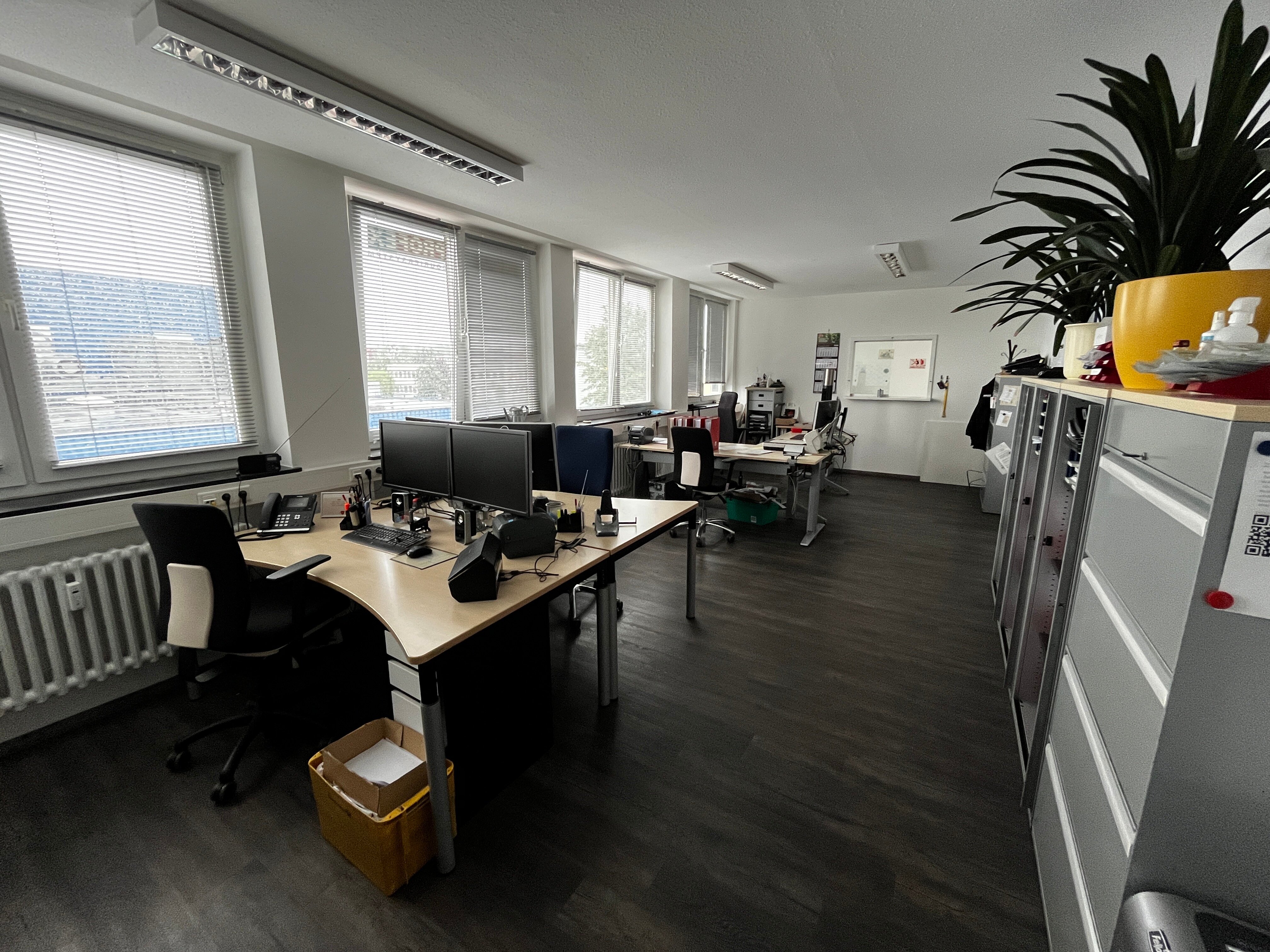 Büro-/Praxisfläche zur Miete 114 m²<br/>Bürofläche von 114 m² bis 114 m²<br/>Teilbarkeit Bettenhausen Kassel 34123