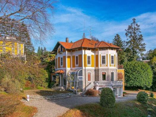 Haus zum Kauf 2.450.000 € 545 m² 30.000 m² Grundstück Varese 21100