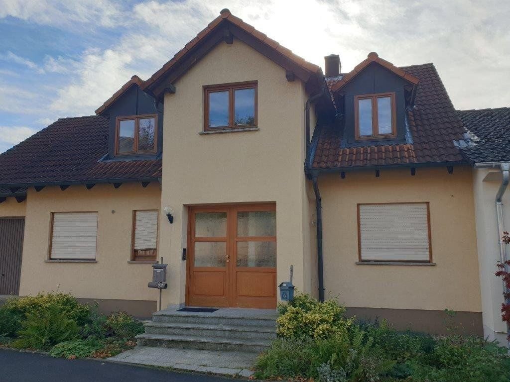 Mehrfamilienhaus zum Kauf 682.000 € 9 Zimmer 236 m²<br/>Wohnfläche 555 m²<br/>Grundstück ab sofort<br/>Verfügbarkeit Ochsenfurt Ochsenfurt 97199