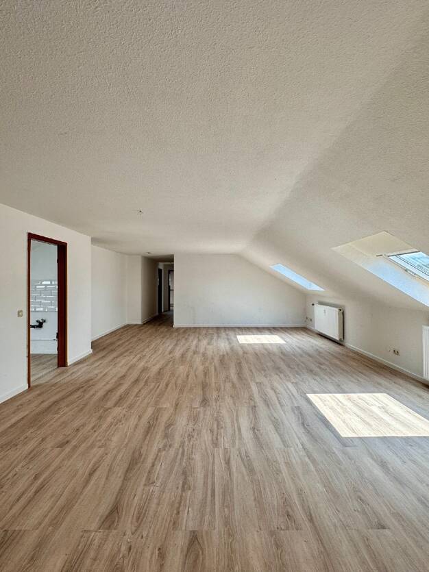 Wohnung zur Miete 868 € 2,5 Zimmer 100 m² Dachgeschoss Haan Haan 42781