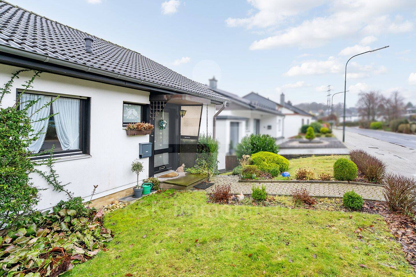 Immobilie in Hückeswagen - Gepflegtes Einfamilienhaus mit Einliegerwohnung in attraktiver Lage von Hückeswagen! - Bild 2