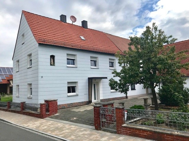 Einfamilienhaus zur Miete 1.250 € 6,5 Zimmer 175 m²<br/>Wohnfläche 400 m²<br/>Grundstück 01.11.2024<br/>Verfügbarkeit Gremsdorf Gremsdorf 91350