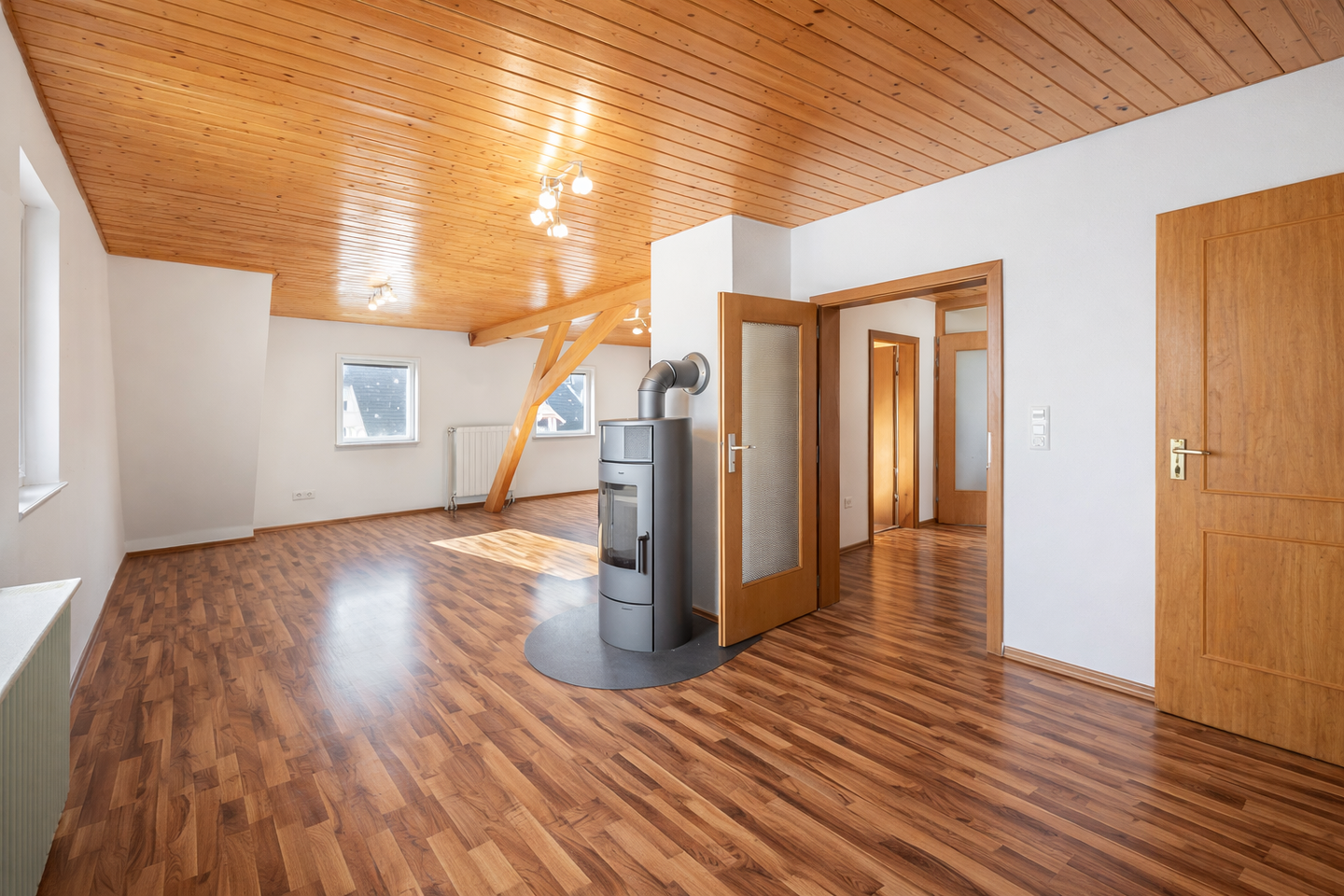 Immobilie in Brücken (Pfalz) - Vollvermietet. liefert PV-Erträge & lebt von Kamin Atmosphäre. Wohn & Geschäftshaus zu verkaufen - Bild 0