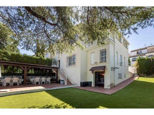 Villa zum Kauf 399.000 € 5 Zimmer 323 m² 450 m² Grundstück La Zubia 18140