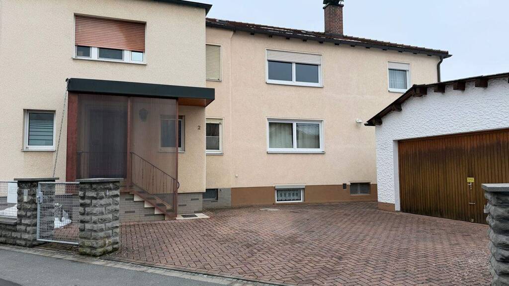 Mehrfamilienhaus zum Kauf 360.000 € 7 Zimmer 158,5 m² 400 m² Grundstück Kreuz Bayreuth 95445