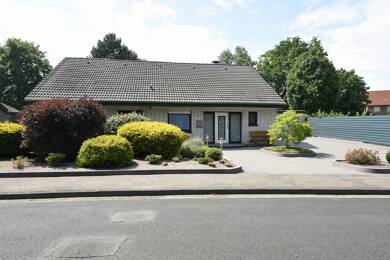 Bungalow zum Kauf 369.000 € 4 Zimmer 132 m² 1.150 m² Grundstück Papenburg - Obenende Papenburg 26871