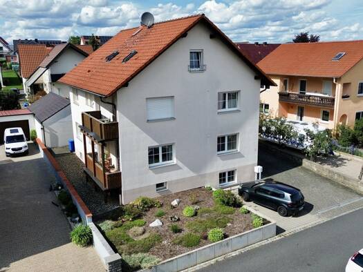 Mehrfamilienhaus zum Kauf 495.000 € 9 Zimmer 223 m² 611 m² Grundstück frei ab sofort Knetzgau 97478