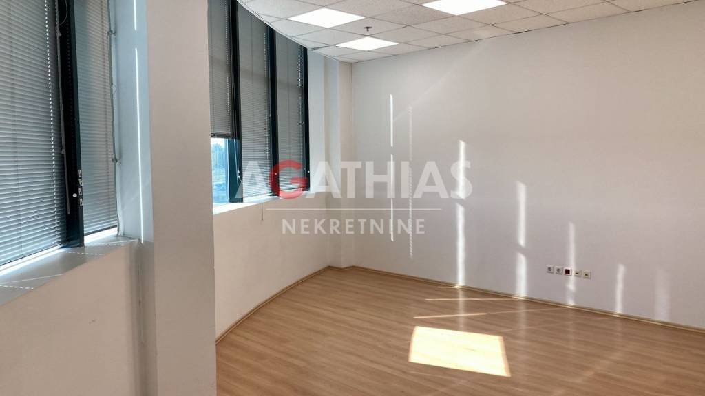 Büro zur Miete 2.000 € Buzin