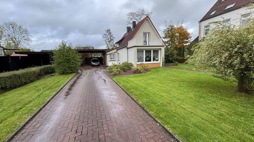 Einfamilienhaus zum Kauf 150.000 € 120,1 m² 1.067 m² Grundstück Sande 26452