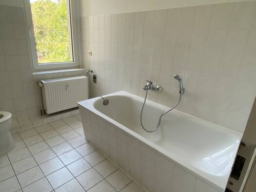 Wohnung zur Miete 201 € 1 Zimmer 40,1 m² frei ab sofort Zeitz Zeitz 06712