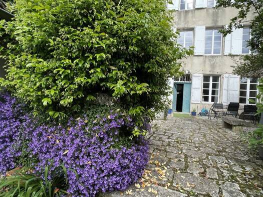 Haus zum Kauf 469.000 € 295 m² 527 m² Grundstück La Rochefoucauld 16110
