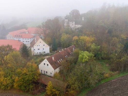 Mehrfamilienhaus zum Kauf 480.000 € 25 Zimmer 1.050 m² 9.000 m² Grundstück Neueglofsheim Thalmassing 93107