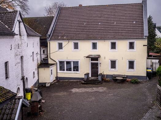 Einfamilienhaus zur Miete 2.900 € 7 Zimmer 200 m² 1.050 m² Grundstück frei ab 15.02.2026 Kenten Bergheim 50126