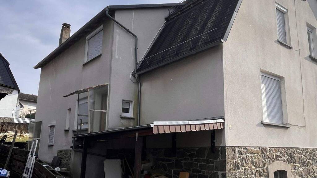 Doppelhaushälfte zum Kauf 89.000 € 3 Zimmer 84 m² 180 m² Grundstück frei ab sofort Sinn 35764