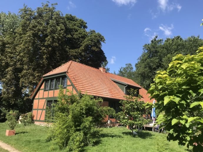 Bauernhof zum Kauf 1.000 m²<br/>Fläche 455.000 m²<br/>Grundstück Gutow Güstrow 18273