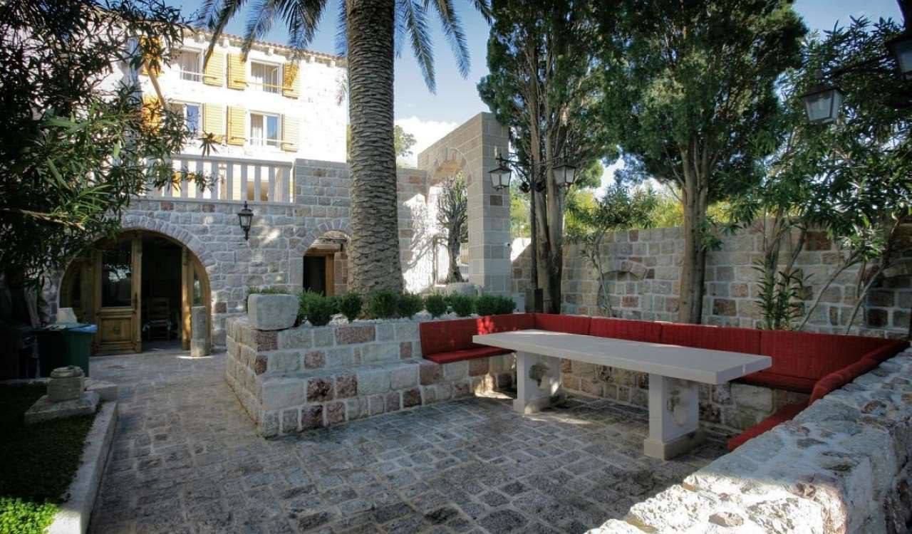 Haus zum Kauf provisionsfrei 780.000 € 5 Zimmer 256 m²<br/>Wohnfläche 356 m²<br/>Grundstück Municipality of Budva