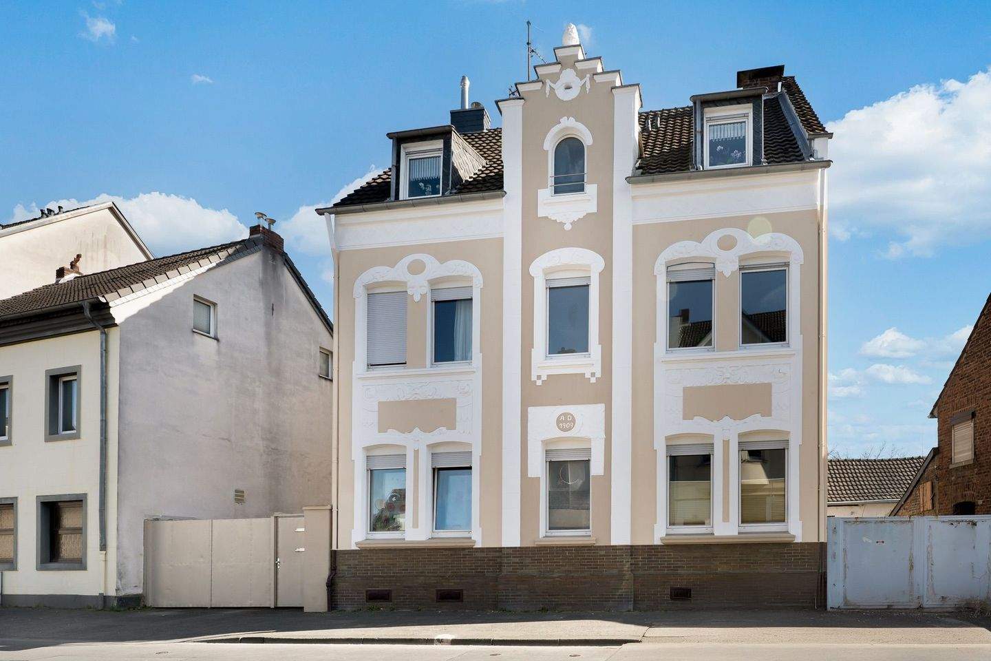 Mehrfamilienhaus zum Kauf, Köln