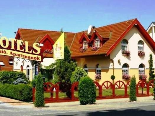 Hotel zum Kauf provisionsfrei als Kapitalanlage geeignet 5.500.000 € 49 Zimmer 2.834 m² 7.484 m² Grundstück Siófok 8600