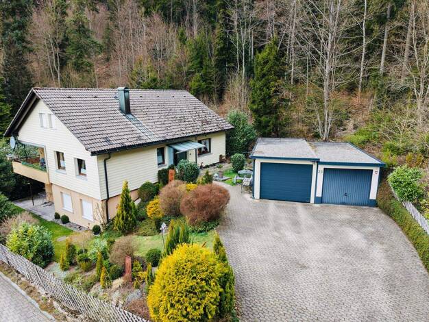 Einfamilienhaus zum Kauf 425.000 € 6 Zimmer 183,4 m² 1.104 m² Grundstück Lindenstraße 23 Schonach im Schwarzwald 78136