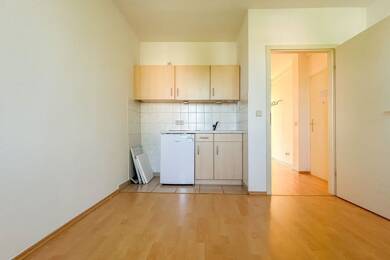 Wohnung zur Miete 165 € 2 Zimmer 32,6 m² 2. Geschoss Zaderastraße 80 Westend Plauen 08523