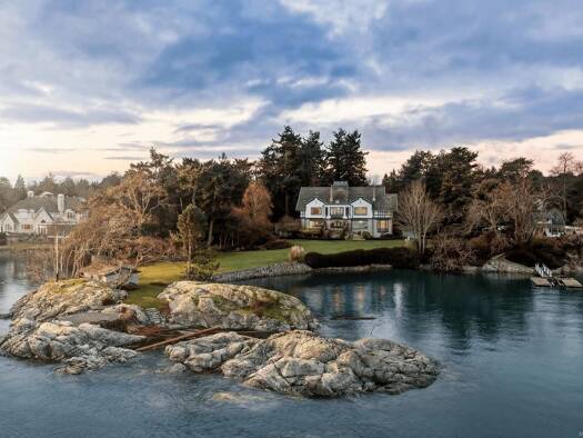 Einfamilienhaus zum Kauf 17.300.351 € 13 Zimmer 1.359 m² 13.071 m² Grundstück 3175 Beach Dr Oak Bay V8R6L7