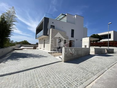 Haus zum Kauf 1.500.000 € 6 Zimmer 394 m² 493 m² Grundstück Rovinj center