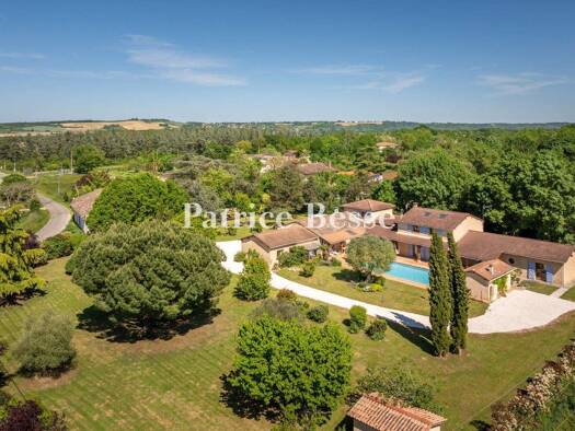 Einfamilienhaus zum Kauf 830.000 € 19 Zimmer 395 m² 5.527 m² Grundstück Centre Ville Montauban 82000