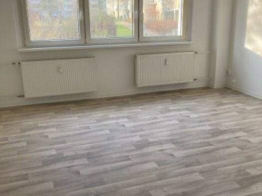 Wohnung zur Miete 259 € 2 Zimmer 46,3 m² 1. Geschoss frei ab sofort Petrosawodsker Straße 58 Oststadt Neubrandenburg 17036