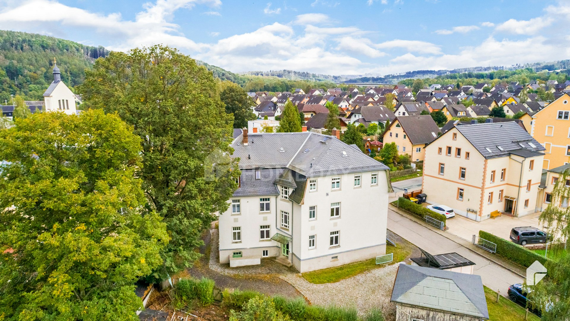 Mehrfamilienhaus zum Kauf 450.000 € 12 Zimmer 333 m²<br/>Wohnfläche 1.290 m²<br/>Grundstück Falkenau Flöha 09557