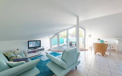 Wohnung zum Kauf 275.000 € 2 Zimmer 49 m² Dachgeschoss, 3. Geschoss frei ab sofort Folkbertusstraße 11 Bommersheim Oberursel 61440