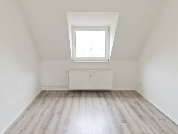 Wohnung zur Miete 450 € 3 Zimmer 67,1 m² Dachgeschoss, 2. Geschoss Heinrichstraße 43 Bruckhausen Duisburg 47166