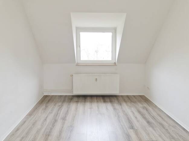 Wohnung zur Miete 450 € 3 Zimmer 67,1 m² Dachgeschoss, 2. Geschoss Heinrichstraße 43 Bruckhausen Duisburg 47166
