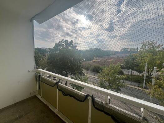 Wohnung zur Miete 359 € 4 Zimmer 70 m² 3. Geschoss frei ab sofort Neuplanitzer Straße 53 Neuplanitz Zwickau 08062