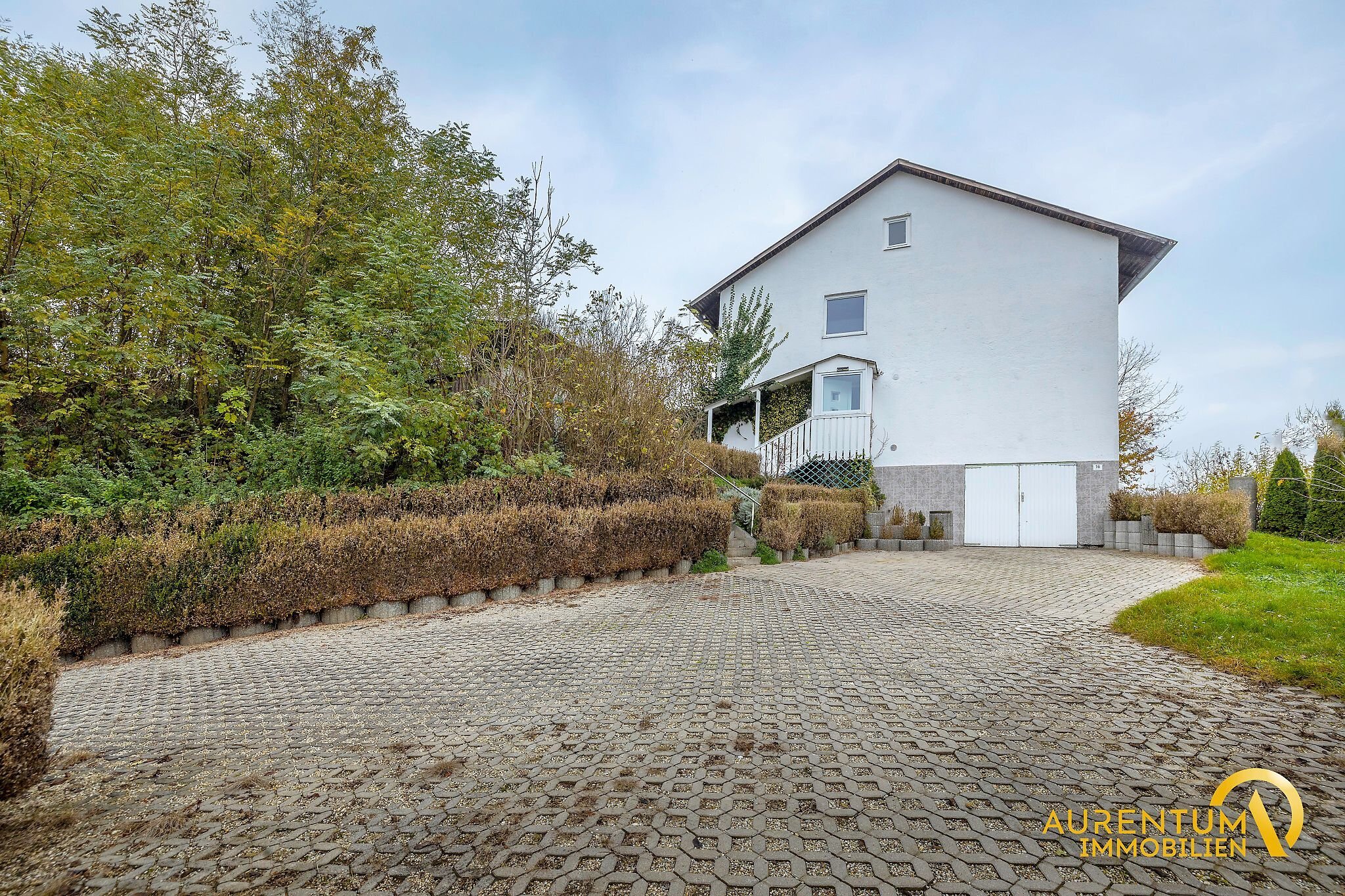 Mehrfamilienhaus zum Kauf 397.000 € 8 Zimmer 220 m²<br/>Wohnfläche 1.691 m²<br/>Grundstück Rahstorf Rottenburg an der Laaber 84056