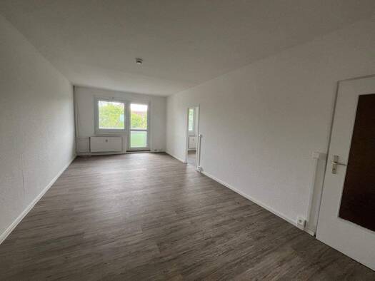 Wohnung zur Miete 345 € 3 Zimmer 70 m² 4. Geschoss frei ab sofort Neuplanitzer Straße 31 Neuplanitz Zwickau 08062